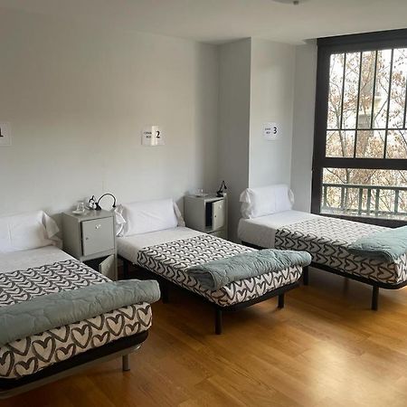 Aloha Hostel Pamplona Bagian luar foto